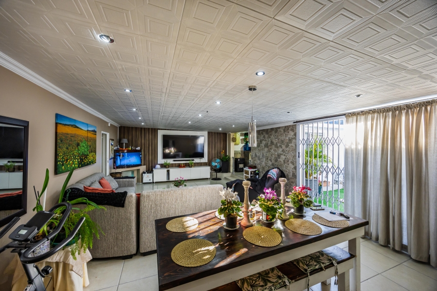3 Bedroom Property for Sale in Sunnyridge Eastern Cape